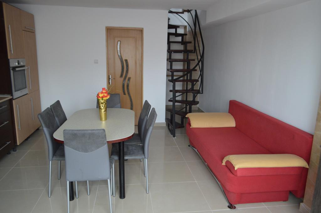 Csikos Apartment Cluj-Napoca Exterior photo